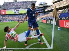 La “disgrazia” della Coppa del Mondo in Paraguay: esperti furiosi della BBC hanno ferocemente “imbarazzato” i sudamericani dopo lo scontro degli ottavi di finale, precipitato nel caos con tattiche “sporche” – mentre Kylian Mbappe risponde con una bomba atomica