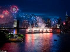 I festeggiamenti del 4 luglio scoppiano con spari vicino all’iconica spiaggia di New York mentre 4 BAMBINI vengono portati d’urgenza in ospedale
