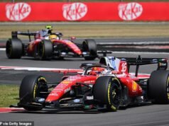 Silverstone finisce tra i fischi quando il Gran Premio di Gran Bretagna termina dietro la safety car dopo che Max Verstappen cade a cinque giri dalla fine, regalando a Charles Leclerc della Ferrari la sua prima vittoria sul circuito storico