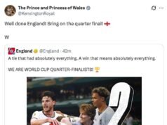 “Andiamo ai quarti di finale!” Il principe William guida da lontano i festeggiamenti dei Tre Leoni dopo il trionfo contro il Messico