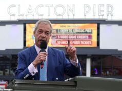 I conservatori si stanno preparando per le elezioni suppletive di Clacton mentre Nigel Farage affronta la minaccia di una più ampia indagine squallida sulle finanze