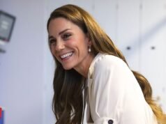 I baci volanti di Kate! La principessa del Galles incontra bambini gravemente malati durante la commovente visita all’ospedale di Londra