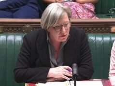 QUENTIN LETTS: Samantha, l’antidoto vivente al populismo, scelta per lanciare la recensione di ‘Stuff Nigel Farage’