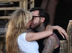 Olivia Attwood bacia appassionatamente Pete Wicks mentre lui le afferra il sedere rivestito in PVC prima di portare la sua borsa firmata per un appuntamento a cena a Ibiza