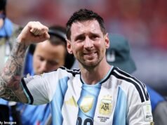 Lionel Messi in lacrime dopo che l’Argentina ha segnato TRE gol in 13 minuti completando la grande fuga della Coppa del Mondo contro l’Egitto