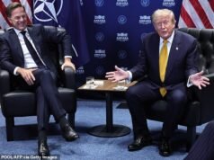 Trump dichiara che il cessate il fuoco con i leader iraniani “feccia” è “finito”, si scaglia contro la NATO per la Groenlandia e taglia tutti gli scambi con la “terribile” Spagna in una conferenza stampa straordinaria
