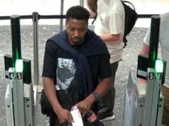 Il marito esperto di informatica in fuga viene ripreso dalle telecamere a circuito chiuso dell’aeroporto di Heathrow mentre lascia il Regno Unito, prima che sua moglie e le sue due figlie di 15 e 5 anni venissero trovate uccise nella loro casa di lusso da 1,3 milioni di sterline