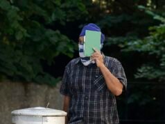 L’assassino di Henry Nowak, Vickrum Digwa, suo fratello e suo padre si dichiarano non colpevoli di molteplici reati legati alle armi