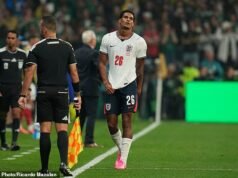 Jarell Quansah squalificato per DUE partite: la FIFA si rifiuta di mostrare pietà verso la stella dell’Inghilterra dopo il cartellino rosso del Messico, nonostante si sia piegata all’intervento di Donald Trump in Coppa del Mondo