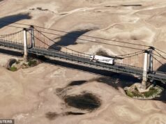Il “deserto” dell’ondata di caldo in Francia: il fiume si riduce a un gigantesco banco di sabbia mentre l’Europa occidentale soffre di temperature da record