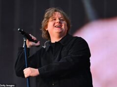 Lewis Capaldi scherza sul fatto che il pubblico “lascerà” il suo spettacolo da headliner alla BST per la partita con l’Inghilterra mentre implora i fan di restare fino alla fine