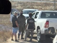 Un deputato democratico sostiene di essere stato DETENUTO da israeliani armati durante un viaggio in Medio Oriente… ma la destra lo accusa di “aver messo in scena una trovata pubblicitaria”