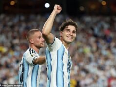 L’Argentina ha organizzato una titanica semifinale della Coppa del Mondo contro l’Inghilterra vincendo ai supplementari sulla Svizzera dopo l’imbarazzante cartellino rosso di Breel Embolo