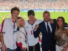 Brooklyn Beckham guarda lo scontro vittorioso dell’Inghilterra alla Coppa del Mondo da remoto da New York, mentre tutta la sua famiglia si riunisce a Miami per la partita e condivide insieme dolci scatti