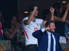 Lo sfacciato David Beckham risponde al fatto che Victoria sia diventata subito un meme dopo aver fallito nel reagire al gol di Jude Bellingham con l’Inghilterra mentre i fan la definiscono “iconica Posh”
