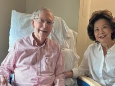 Mitch McConnell rompe il silenzio di quattro settimane con la prima foto e l’aggiornamento sul suo misterioso ricovero in ospedale