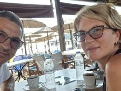 “Se moriamo, moriamo insieme”: la moglie che ha tenuto le gambe del marito dopo che è stato risucchiato dal finestrino del jet Ryanair a 20.000 piedi descrive la battaglia per salvarlo
