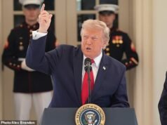 Trump afferma che gli Stati Uniti hanno “messo fuori uso” i siti missilistici iraniani durante la terza ondata di attacchi punitivi in un’importante missione di cinque ore