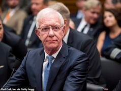 Miracolo sull’Hudson Il pilota Capitano Chesley “Sully” Sullenberger, 75 anni, annuncia la diagnosi di Alzheimer 17 anni dopo aver salvato 155 vite abbandonando l’aereo nel fiume di New York