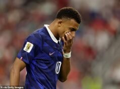 Il quotidiano francese L’Equipe valuta brutalmente la stella della Premier League 2/10 dopo l’umiliazione della Francia ai Mondiali da parte della Spagna – con i flop di Didier Deschamps respinti dopo la gara unilaterale a Dallas