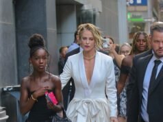 Le figlie di Charlize Theron, August, 12, e Jackson, 14, fanno una rara apparizione pubblica alla premiere di The Odyssey