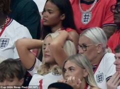 I WAG con il cuore spezzato piangono sugli spalti: Megan Pickford sembra devastata mentre il marito calciatore Jordan piange in campo dopo la sconfitta nella semifinale della Coppa del Mondo in Argentina