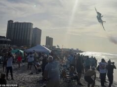 I capi della Marina aprono l’indagine dopo che la squadra dei Blue Angels ha volato terribilmente a bassa quota sui bagnanti della Florida
