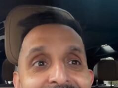 Il dottor Amir Khan rimane mortificato mentre fa urlare una ragazza dopo essere salita per errore sull’auto sbagliata al supermercato mentre scherza “lei pensa che io sia una specie di ladro d’auto”