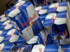 Divieto Red Bull per i minori di 16 anni: multa di 2.500 sterline per aver venduto bevande energetiche ad alto contenuto di caffeina agli scolari