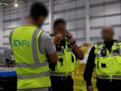 Moment Home Office arrestano 10 “lavoratori illegali” durante i raid di immigrazione nei depositi di Evri