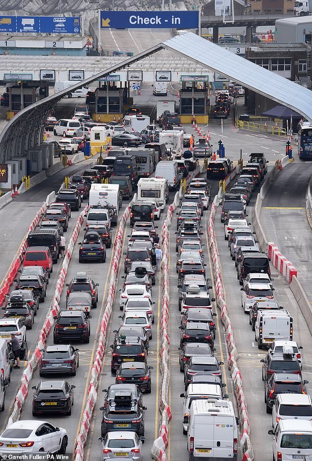 110099869-15986943-Around_10_000_cars_are_set_to_queue_at_the_Port_of_Dover_today_a-a-2_1784400748295.jpg