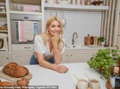La confessione sbalorditiva di Holly Willoughby sul comico Romesh Ranganathan rivelata in una prima occhiata per il suo nuovo programma su YouTube