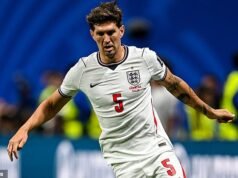 Il Chelsea considera una mossa shock per il difensore centrale dell’Inghilterra John Stones, 32 anni, dopo la sua uscita dal Manchester City – e ha un’offerta di 64 milioni di sterline per Alex Scott respinta dal Bournemouth