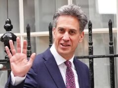 QUENTIN LETTS: Miliband è un goffo e pericoloso idiota, palesemente inadatto a questo lavoro estremamente delicato