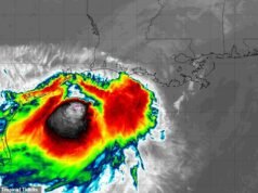 Avvisi urgenti di evacuazione poiché la tempesta tropicale Bertha fa il secondo approdo sulla costa degli Stati Uniti OGGI