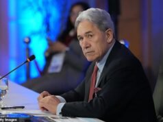 Il ministro neozelandese nomina il nuovo traghetto Capitano Cook e dice ai “piagnucolosi svegliatori” di accettare la sua decisione