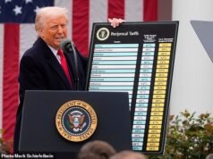 Venerdì Trump schiaffeggerà il Regno Unito con una nuova tariffa del 10%.