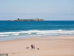 Perché Bamburgh continua ad essere incoronata la migliore città balneare della Gran Bretagna: con dune selvagge, un castello e senza folla