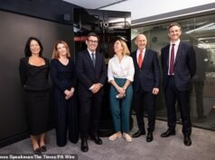 Quanto costa questa gita, signor Burnham? Il contribuente ha dovuto pagare ingenti spese per la sicurezza e i trasporti per il numero 10 Nord, compreso il jet privato del nuovo Primo Ministro per Manchester
