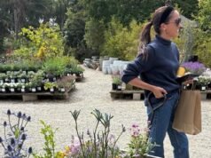 Il weekend low-key di Meghan! La duchessa gira attorno a un carrello pieno di fiori durante la visita al Garden Center dopo aver condiviso una clip dietro le quinte della sua apparizione a MasterChef Australia