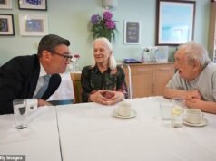 «Cosa, uno nuovo?» Continuano a cambiare ogni 5 minuti: il residente della casa di cura parla a nome della Gran Bretagna dopo aver incontrato Burnham ed essere sorpreso di apprendere che è l’ennesimo nuovo Primo Ministro