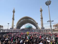 L’Iran promuove un messaggio di continuità e vendetta alla commemorazione di Khamenei
