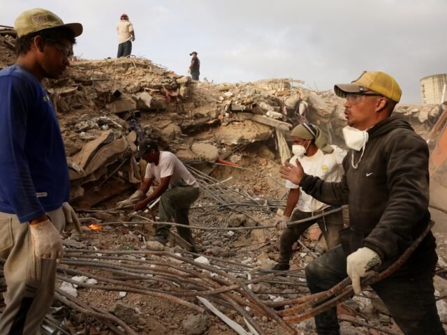 Alla ricerca di una conclusione: le famiglie venezuelane rifiutano di arrendersi dopo i terremoti Alla ricerca di una conclusione: le famiglie venezuelane rifiutano di arrendersi dopo i terremoti
