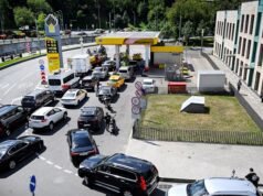 Alyona si è unita alla fila per la benzina alle 23:00. Non è stata servita fino alle 17:00 del giorno successivo