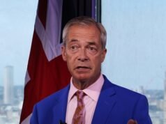 Farage se ne va con una bomba di destra – e dice che si candiderà di nuovo