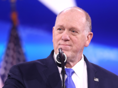 Tom Homan spinge per ulteriori arresti di migranti sui luoghi di lavoro