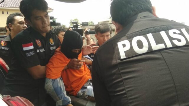 5abfa463b8fa5-bayu-salah-satu-tersangka-pelaku-perampokan-disertai-pembunuhan-driver-go-car_1265_711.jpg