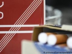 Le confezioni delle sigarette saranno uniformate, emerge la minaccia di licenziamenti di massa!