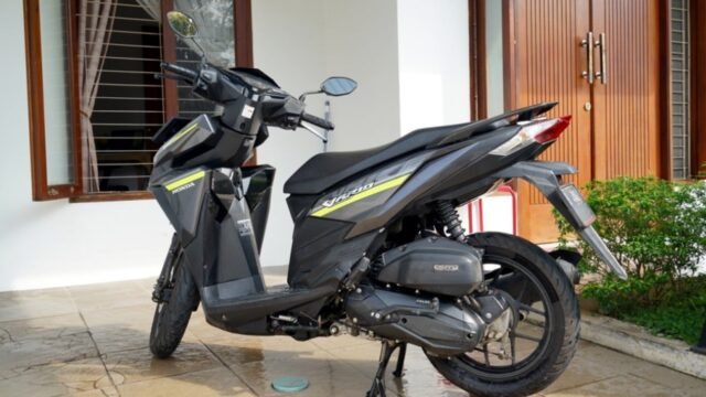 5e818dd12a6b9-ilustrasi-parkir-motor-di-rumah_1265_711.JPG