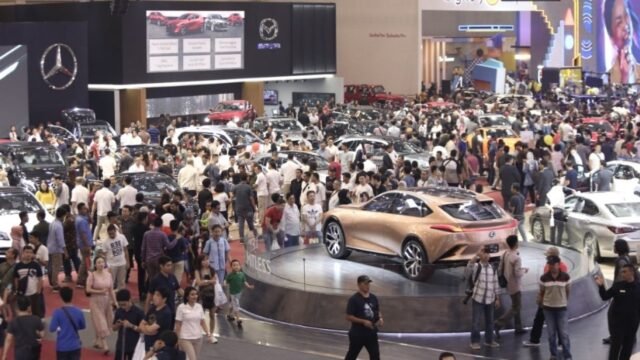60864f993f3e2-ilustrasi-pameran-mobil_1265_711.jpg